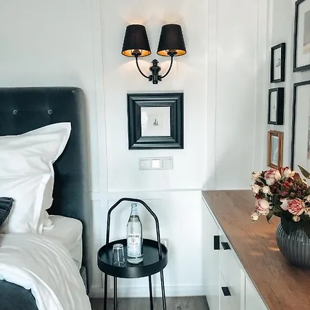 Living Boardinghouse Apartment